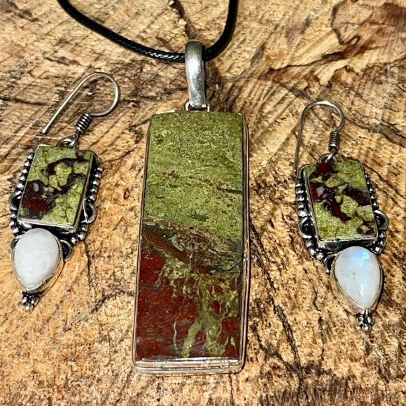 Dragon Bloodstone Jasper & Rainbow Moonstone Pendant & Earrings Set - Picture 3 of 10